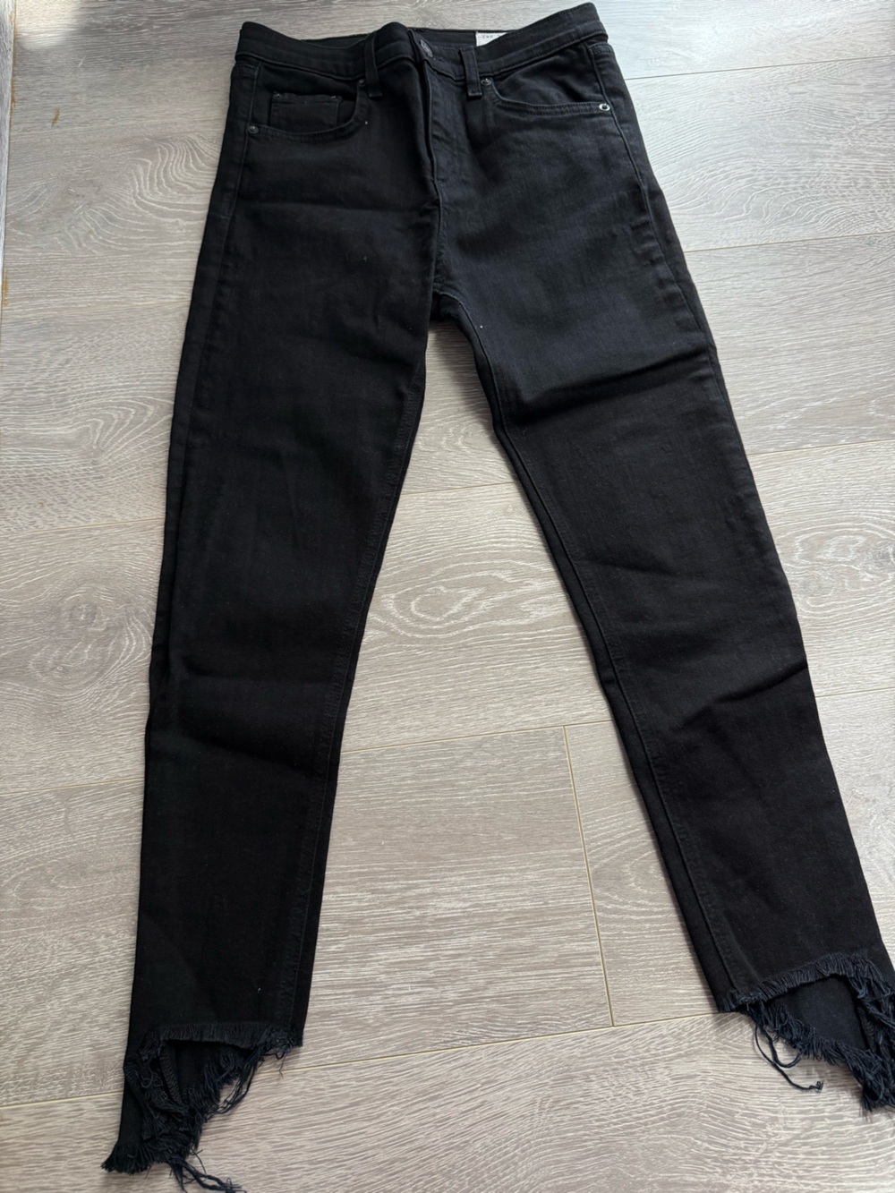 Rag & Bone 10 inch capri frayed hem